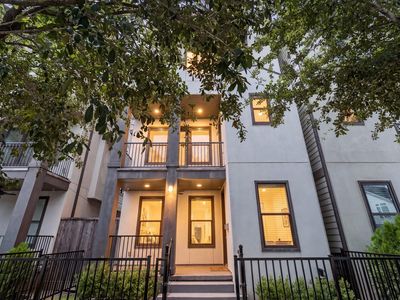 1104 W 22nd St