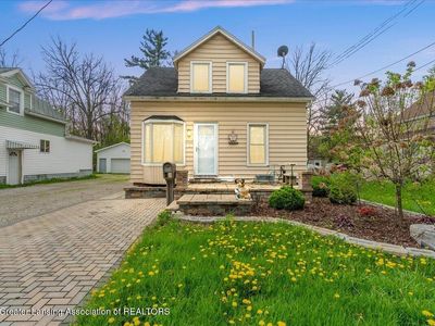 306 E Cavanaugh Rd