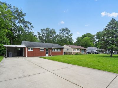 2243 N Bolton Ave