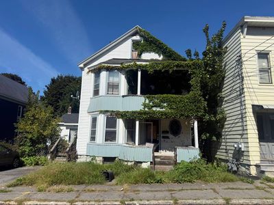 11 Eagle St