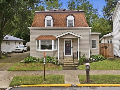 40 E Main St