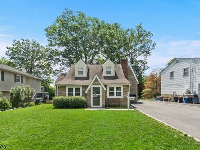 582 Lake Shore Dr