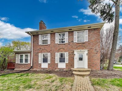3 S Calumet Ave