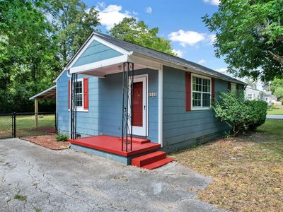 1911 Dupont St