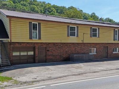3712 N Highway 421
