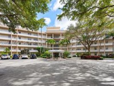 3800 Oaks Clubhouse Dr APT 307