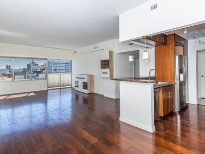 7135 Hollywood Blvd APT 606