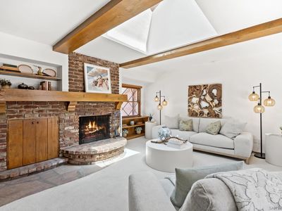 324 Hilltop Dr