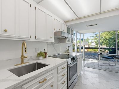 101 Alma St APT 201