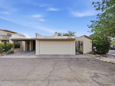 651 E Camino Lujosa