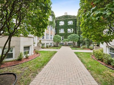871 W Cornelia Ave #1