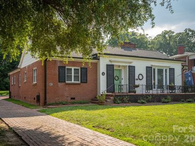 11 Kings Mountain St