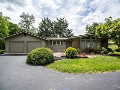2267 E Navaho Dr