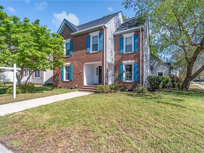 2827 Colchester Cres