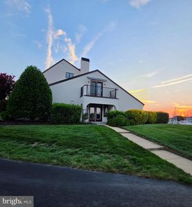 23 Queen Victoria Way #23J