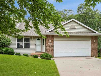 Property at 2283 E Grantview Dr, Coralville, IA