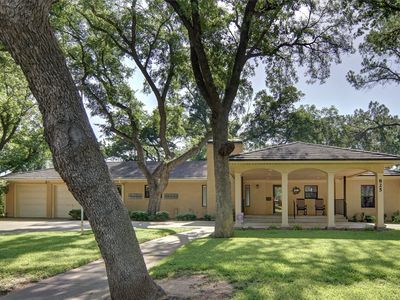 825 Elm St