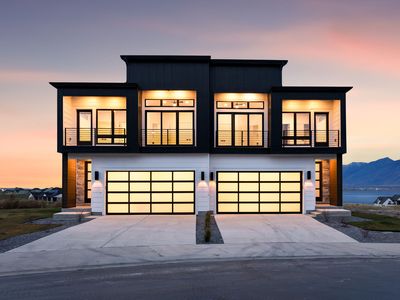 The Albatross Plan, Fairways Townhomes
