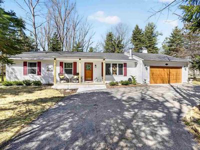 8945 Mercer Rd