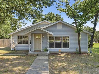 2017 W Belmont St