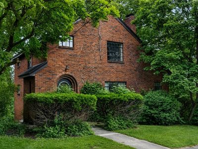 307 Demong Dr
