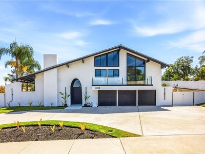 6190 Shaker Dr