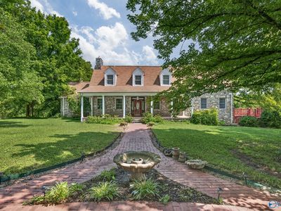 135 Clayton Ln