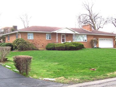 4 Meadowbrook Dr