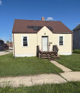 148 S Prairie Ave