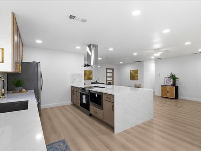 6 Collins Ct