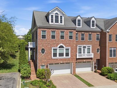211 Zinfandel Ln