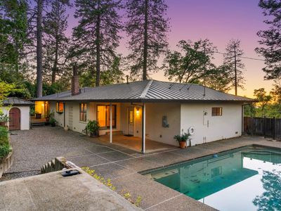 1810 Country Club Dr