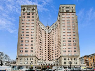 5555 N Sheridan Rd APT 1503