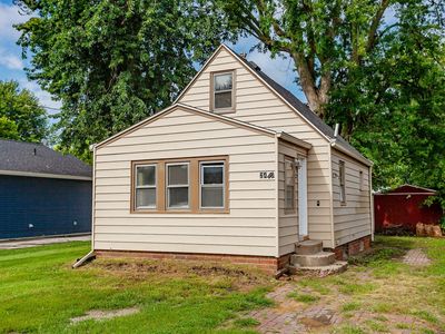 2416 E 38th Ct