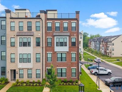 571 Hazel Pl #B
