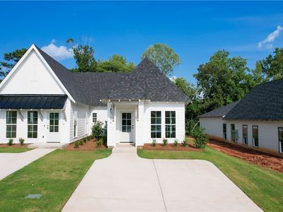 3214 Bradley Ln