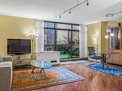400 E 70th St APT 201