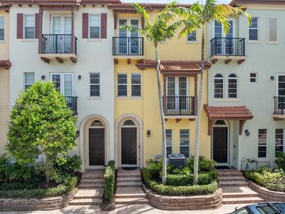 61 Via Floresta Dr