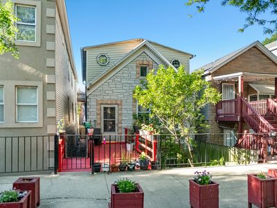2123 W Cullerton St
