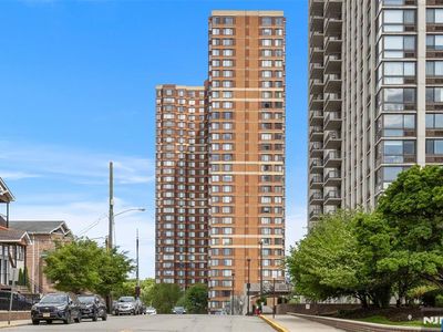 100 Old Palisade Rd APT 3215