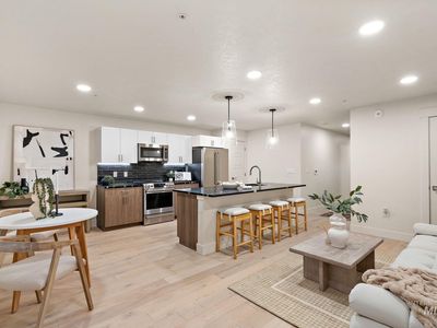 805 N Roosevelt St #204