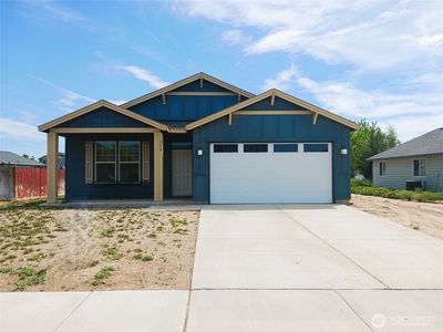 908 NE Country Avenue