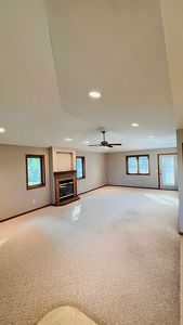 867 Hillcrest Dr SE
