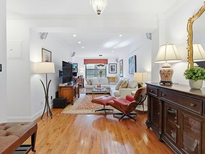 30 E 9th St APT 4NN