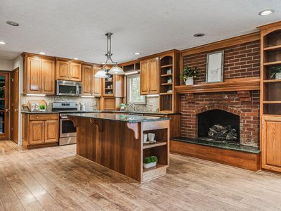 8835 Thomas Ln