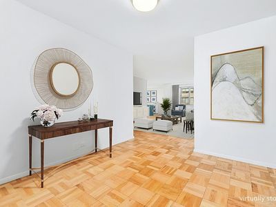 300 E 40th St APT 4B