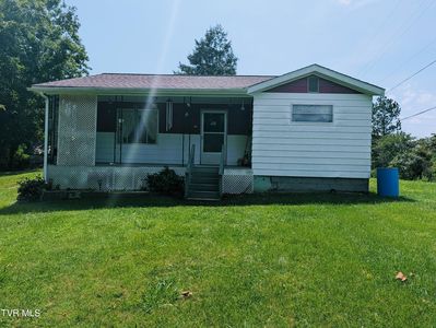 5772 The Lake Rd