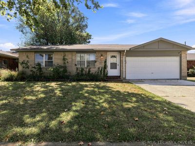 1929 W Vandalia St