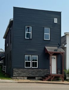 325 1st St