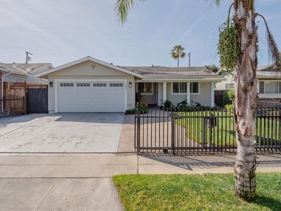 1668 Enesco Ave